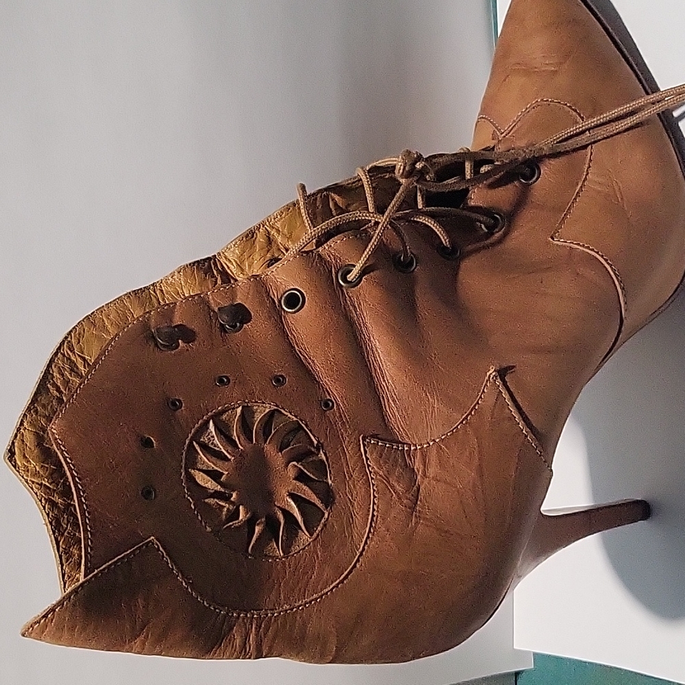 Ladies leather boots